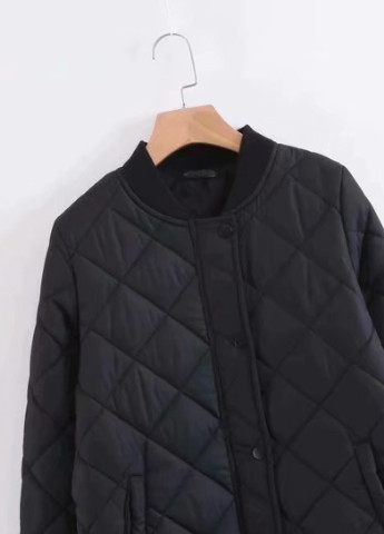 Чорна демісезонна куртка жіноча подовжена стьобана caloric Berni Fashion 55556
