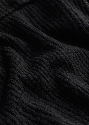 Чорний зимовий светр H&M