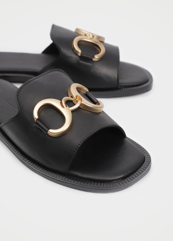 Черные шлепанцы URBAN TRACE с пряжкой