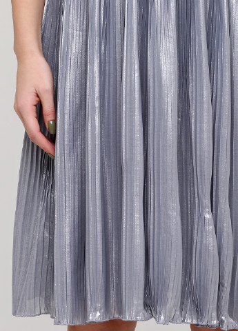Серебряное коктейльное платье плиссированное, клеш H&M однотонное