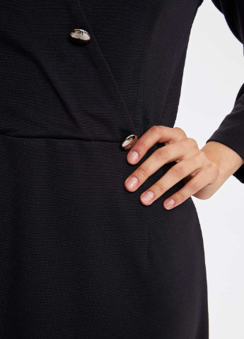 Черное кэжуал платье на запах DeFacto
