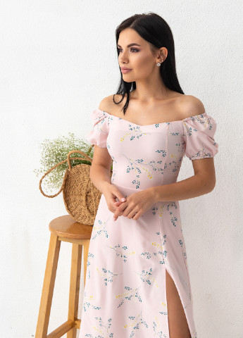 Светло-розовое кэжуал платье с открытыми плечами Larionoff с цветочным принтом