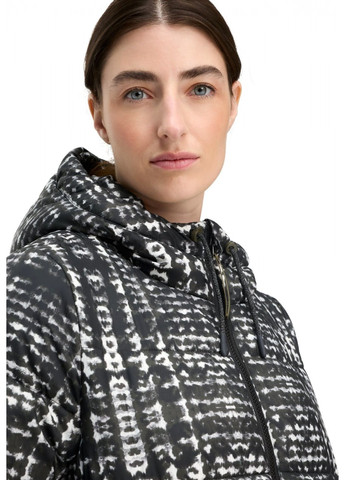 Чорно-біла демісезонна куртка Camel Active 330960-6F23-91