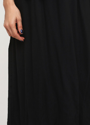 Черное кэжуал платье а-силуэт Sassofono однотонное