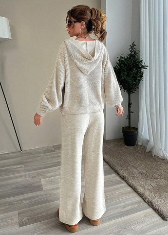 Кремовий демісезонний комплект (кофта, штани) SHEIN