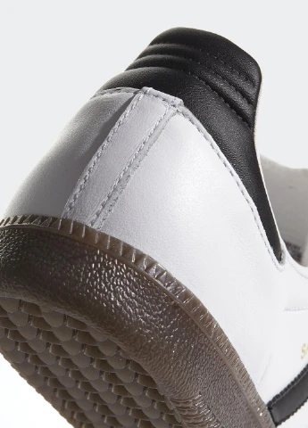 Белые демисезонные кроссовки adidas