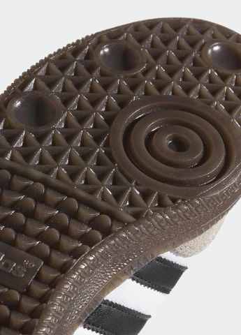 Белые демисезонные кроссовки adidas