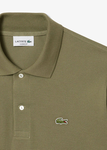 Оливковая (хаки) футболка-поло для мужчин Lacoste однотонная
