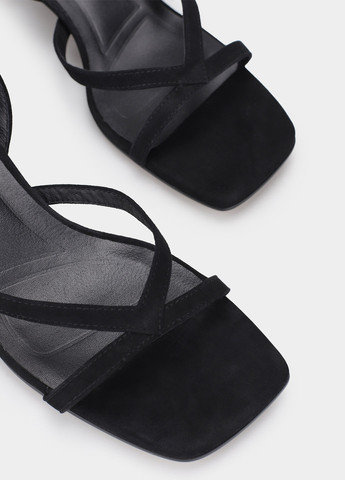 Черные босоножки Braska с ремешком