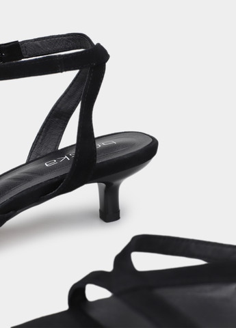 Черные босоножки Braska с ремешком