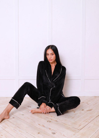 Черная женская пижама велюр eva на запах черного цвета р.m 373697 New Trend