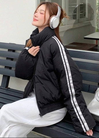 Чорна демісезонна куртка No Brand