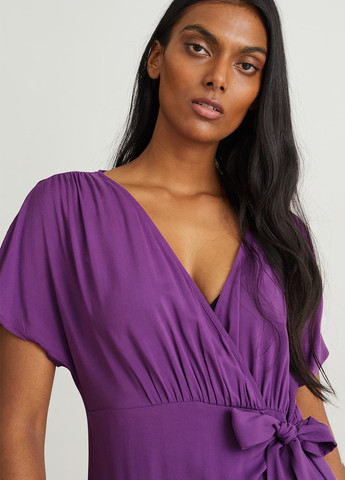 Фиолетовое кэжуал платье в стиле ампир, на запах C&A однотонное