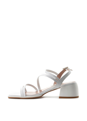 Белые босоножки Le'BERDES с ремешком