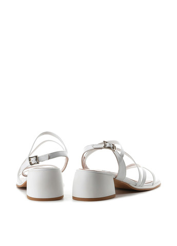 Белые босоножки Le'BERDES с ремешком