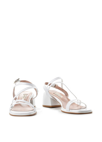 Белые босоножки Le'BERDES с ремешком