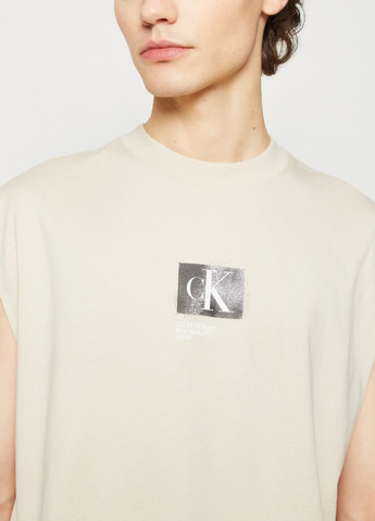 Светло-бежевая футболка Calvin Klein