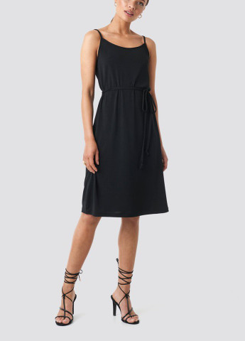 Черное кэжуал платье NA-KD однотонное