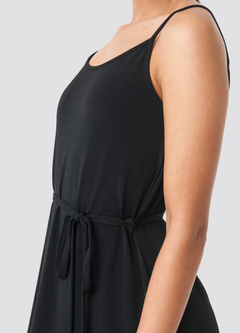 Черное кэжуал платье NA-KD однотонное