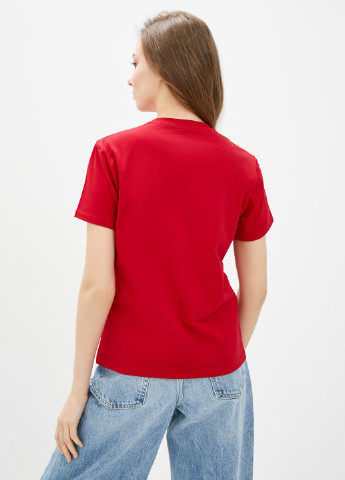 Красная всесезон футболка Daria Karpiuk