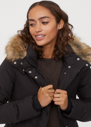 Черная демисезонная куртка H&M