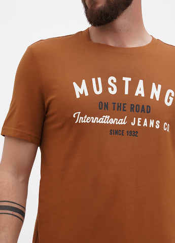 Светло-коричневая футболка Mustang