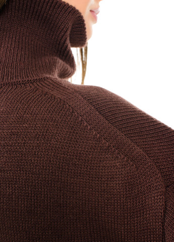 Коричневый свитер оверсайз с высоким воротником-стойка. SVTR