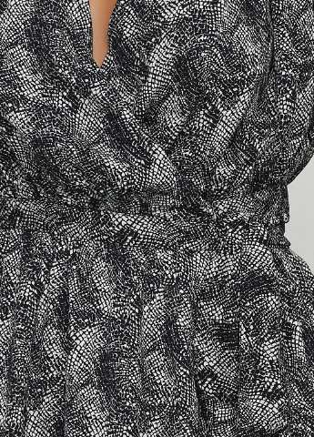 Черно-белое кэжуал платье на запах Zapa с абстрактным узором