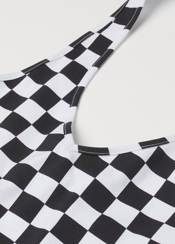 Черно-белое кэжуал платье с открытой спиной H&M в клетку