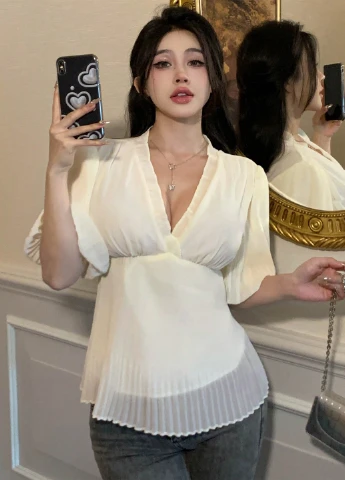 Молочная блуза SHEIN
