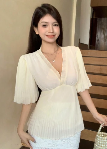Молочная блуза SHEIN