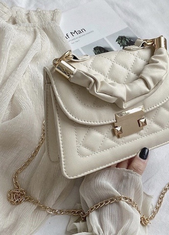 Женская классическая сумочка с ручкой кросс-боди через плечо на цепочке белая бежевая молочная NoName (251204063)