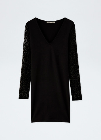 Черное коктейльное платье футляр Pull & Bear однотонное