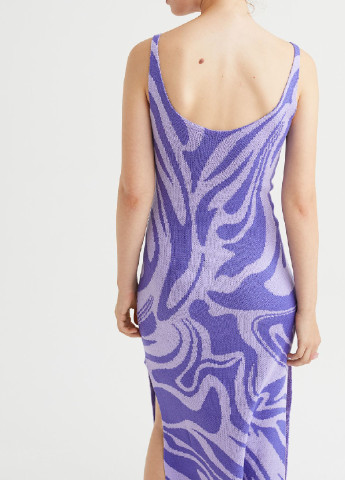 Фиолетовое кэжуал платье H&M с абстрактным узором