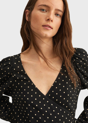 Чёрная блуза на запах Mango