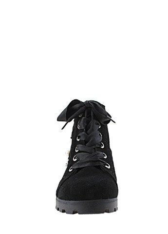 Осенние ботинки Eleni с металлическими вставками из натуральной замши