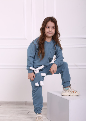 Голубой демисезонный детский спортивный трикотажный костюм с игрушкой зайка для девочек джинс 10-140 4-11 лет Zabavka