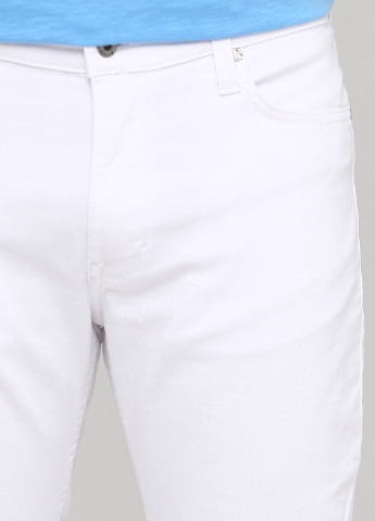 Белые демисезонные зауженные джинсы Mustang