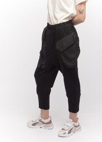 Черные кэжуал демисезонные укороченные, зауженные брюки Bebe Plus