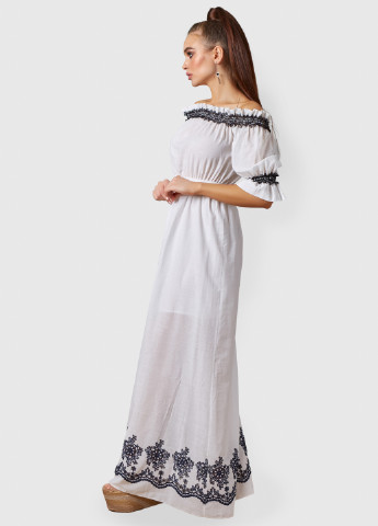 Белое кэжуал платье с открытыми плечами ST-Seventeen однотонное