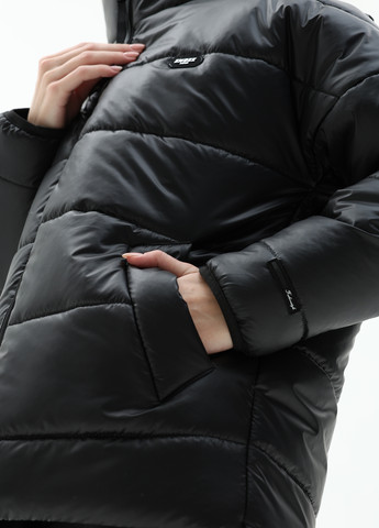 Чорна зимня куртка CHIUAS