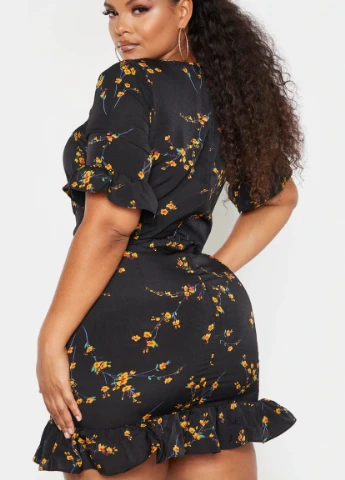 Черное кэжуал платье PrettyLittleThing с цветочным принтом