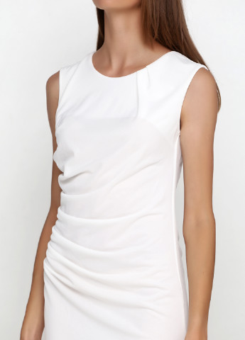 Белое кэжуал платье футляр Carla Jones однотонное