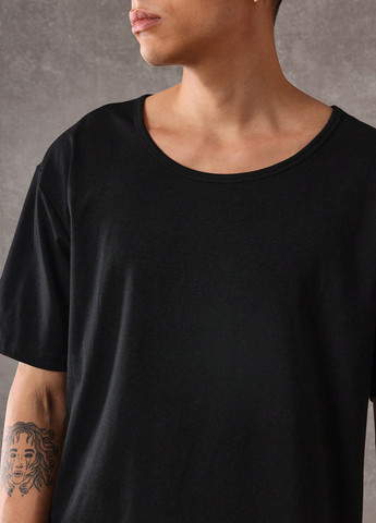 Чорна футболка SHEIN