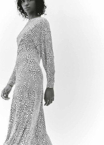 Світло-бежева кежуал сукня кльош H&M з тваринним принтом