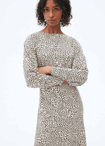 Світло-бежева кежуал сукня кльош H&M з тваринним принтом