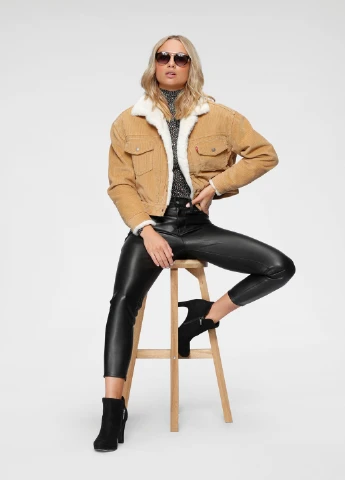 Бежева демісезонна куртка Levi's