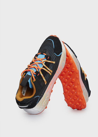 Черные всесезонные кроссовки Under Armour