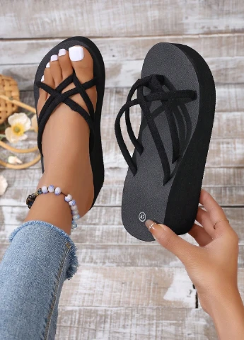 Черные шлепанцы SHEIN