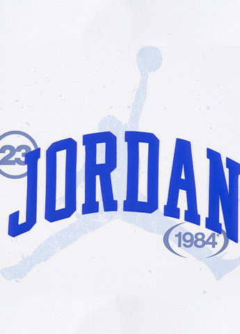 Белая летняя футболка Nike